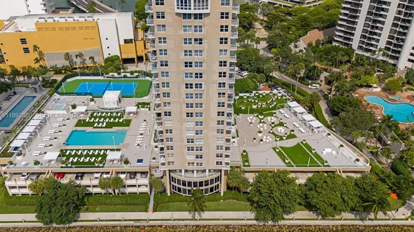 $2,900 | 770 Claughton Island Drive, Unit 2009, Miami, FL 33131
