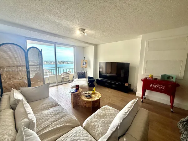 $2,900 | 770 Claughton Island Drive, Unit 2009, Miami, FL 33131