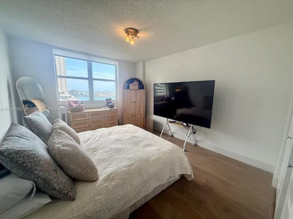 $2,900 | 770 Claughton Island Drive, Unit 2009, Miami, FL 33131