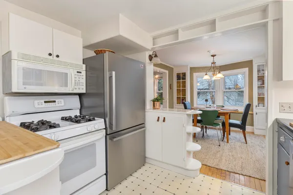 $1,025,000 | 59 Ocean View Road, Cape Elizabeth, ME 04107