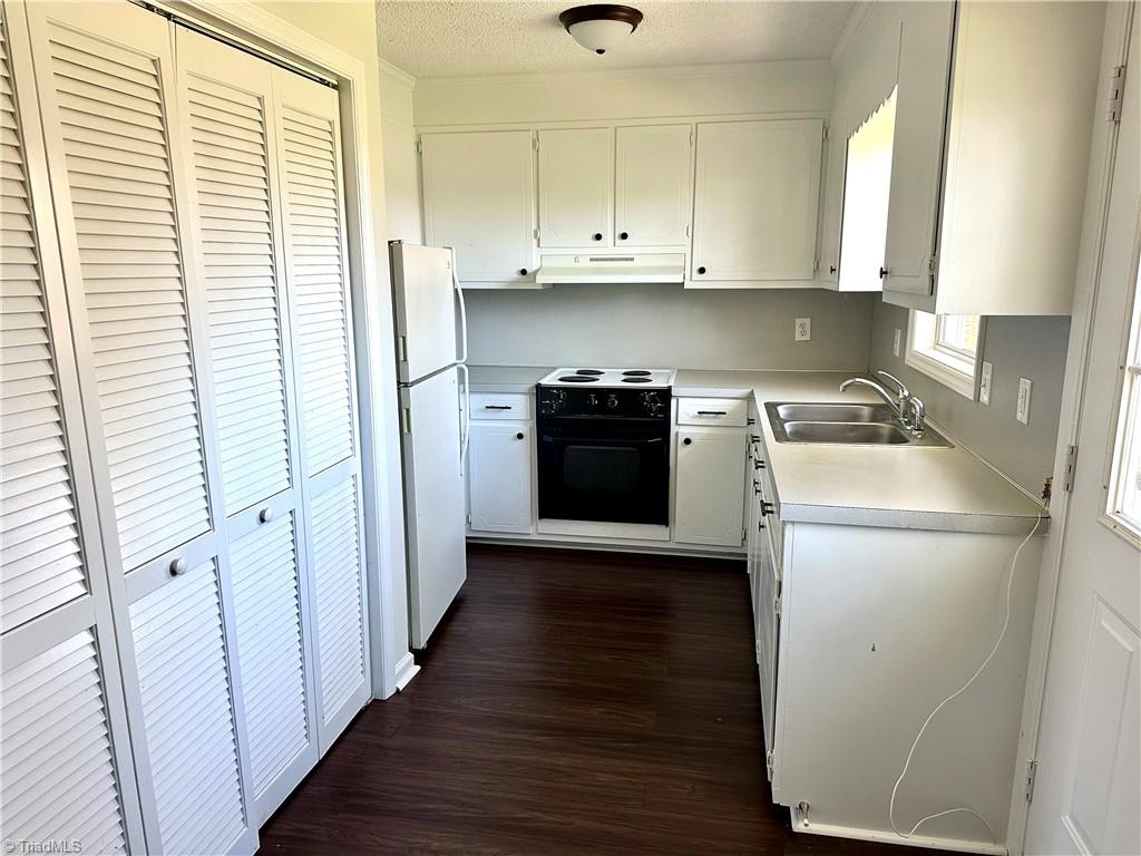 406 Dunbar Street Lexington, NC 27292 - Photo 6 of 23 Kitchen with laundry behind doors