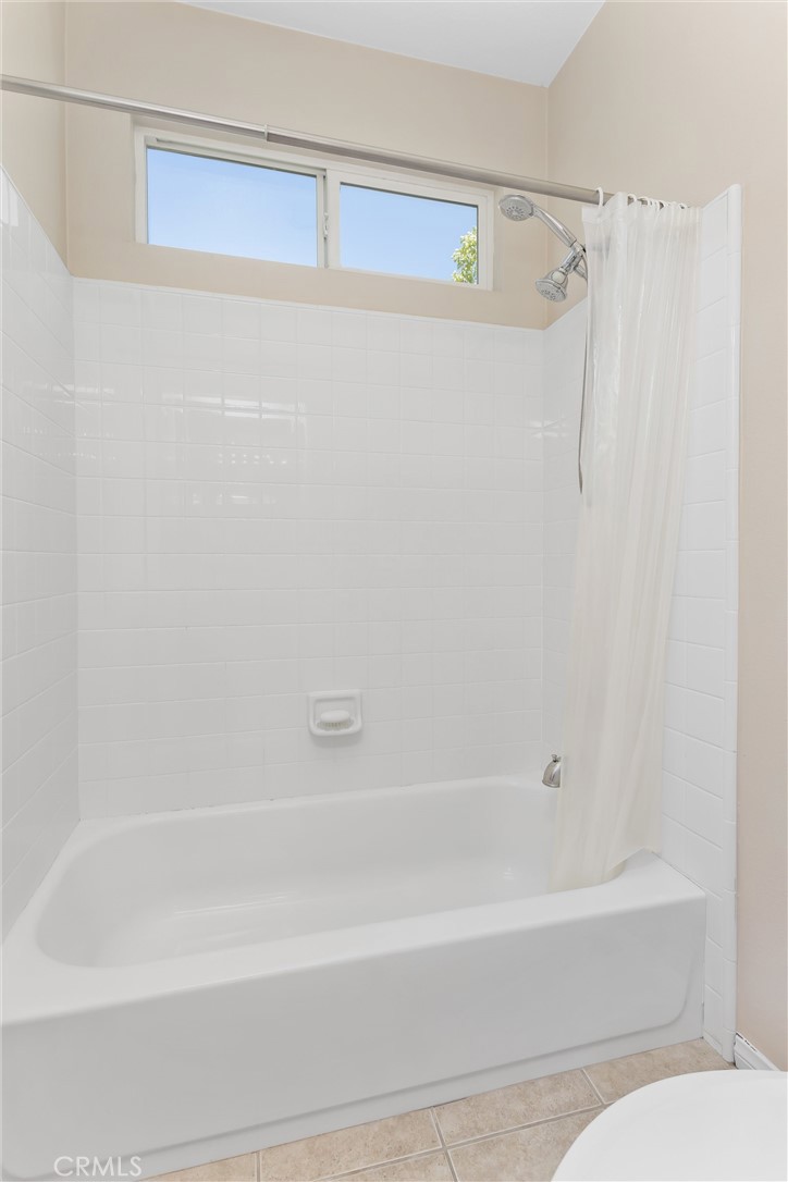 33369 Gold Mountain Road Yucaipa, CA 92399 - Photo 40 of 65 Upstairs bathroom #2