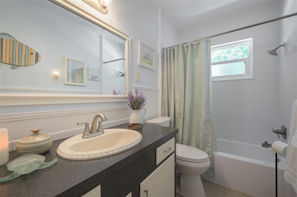 3801 Helene Street Sarasota, FL 34233 - Photo 23 of 37