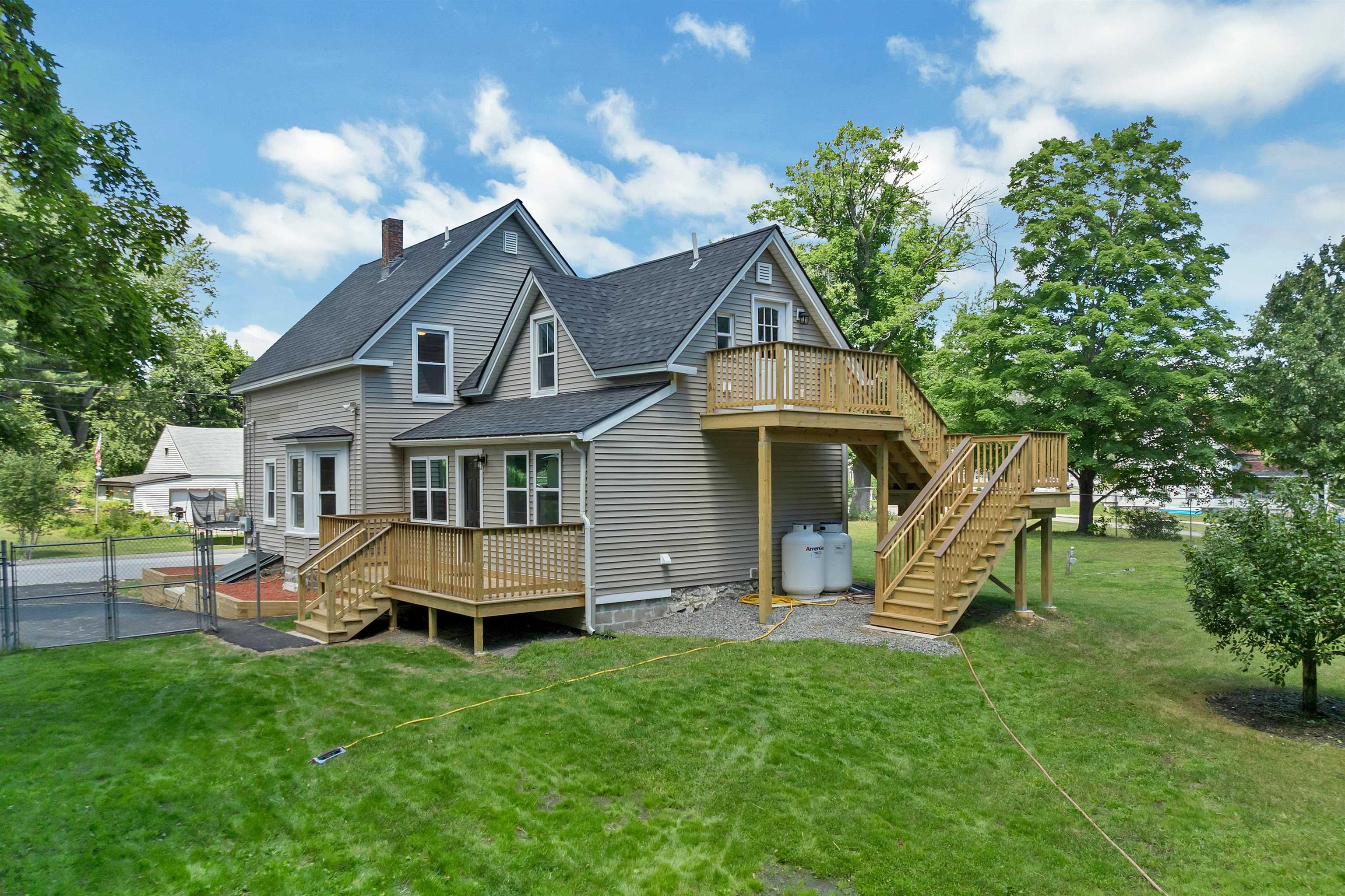16 Brook Street Derry, NH 03038 - Photo 3 of 60