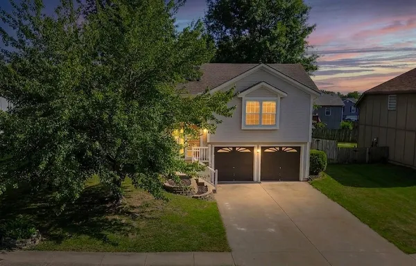 $280,000 | 1405 Magnolia Drive, Greenwood, MO 64034
