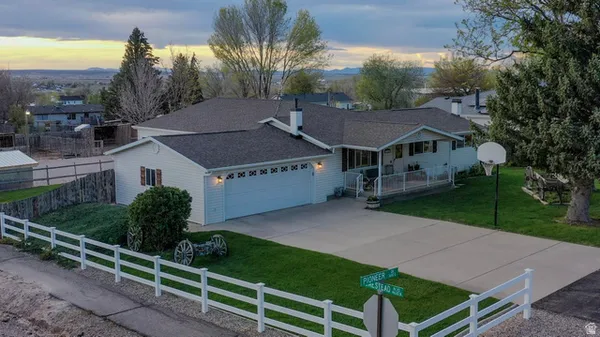 $585,900 | 4637 North Pioneer Drive, Enoch, UT 84721