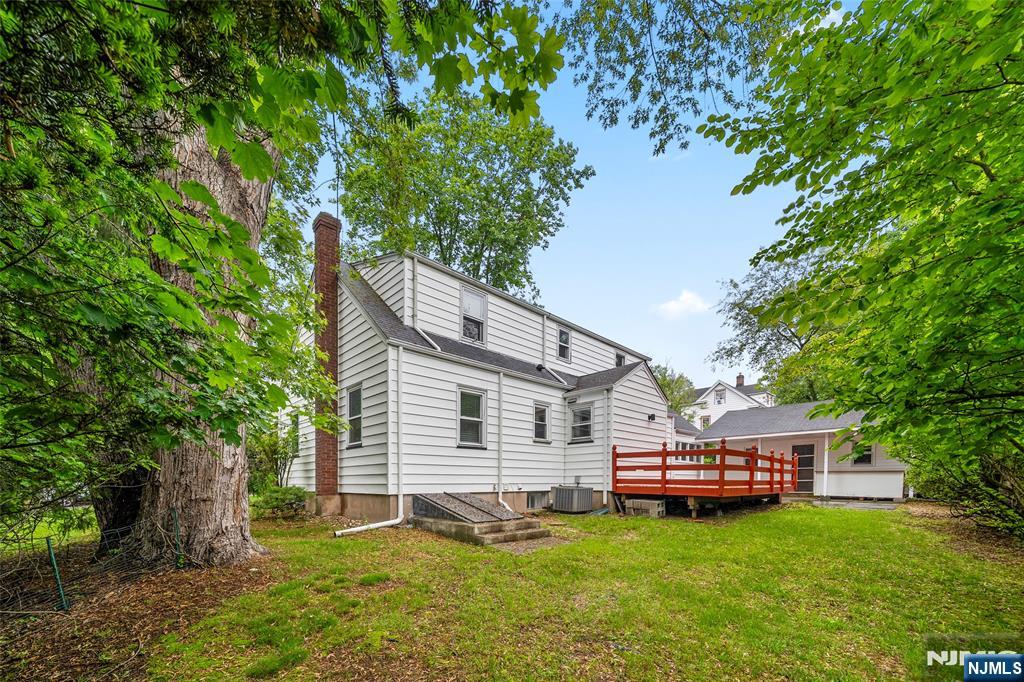 85 Serpentine Road Demarest, NJ 07627 - Photo 3 of 24