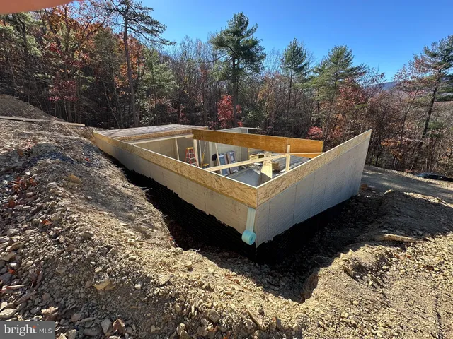 $774,998 | Laura Court, Basye, VA 22810