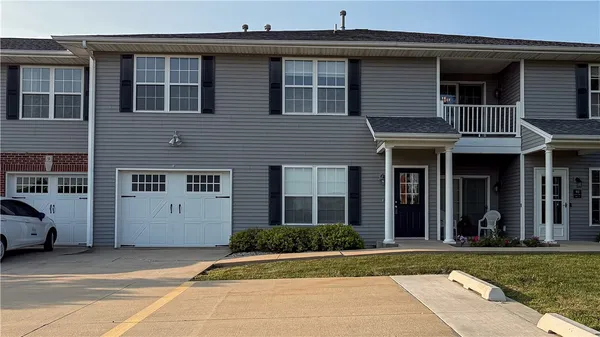 $220,000 | 102 Essex Lane, Unit 9, Savoy, IL 61874