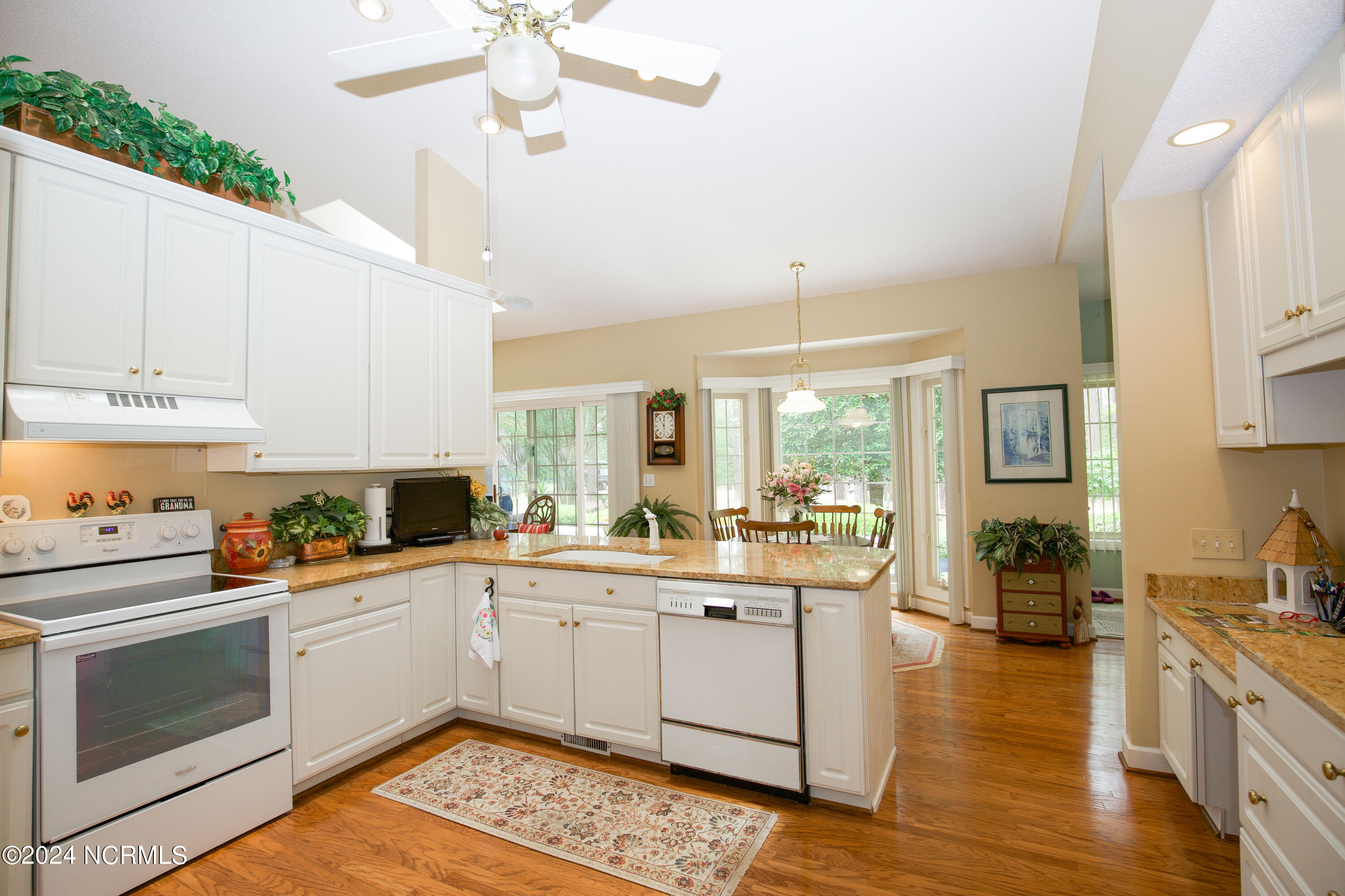 45 Pinewild Drive Pinehurst, NC 28374 - Photo 15 of 50 Kitchen