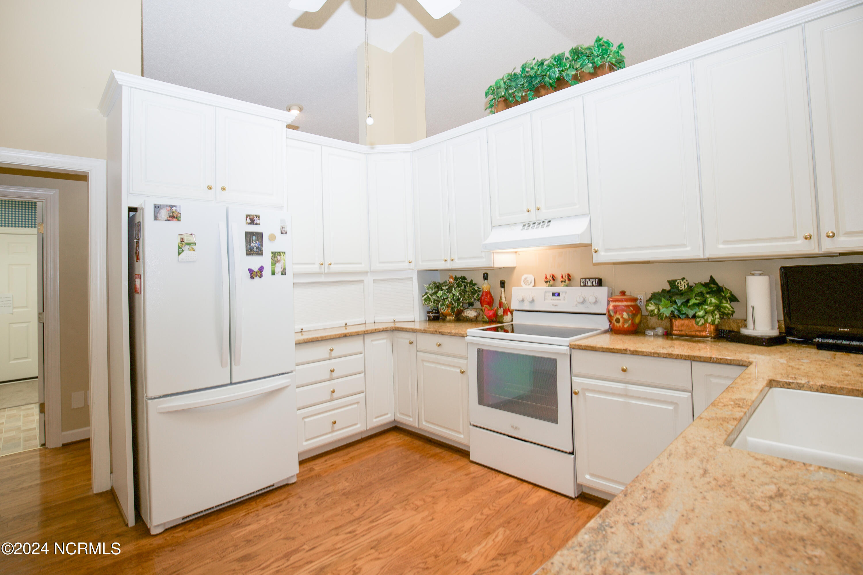 45 Pinewild Drive Pinehurst, NC 28374 - Photo 17 of 50 Kitchen