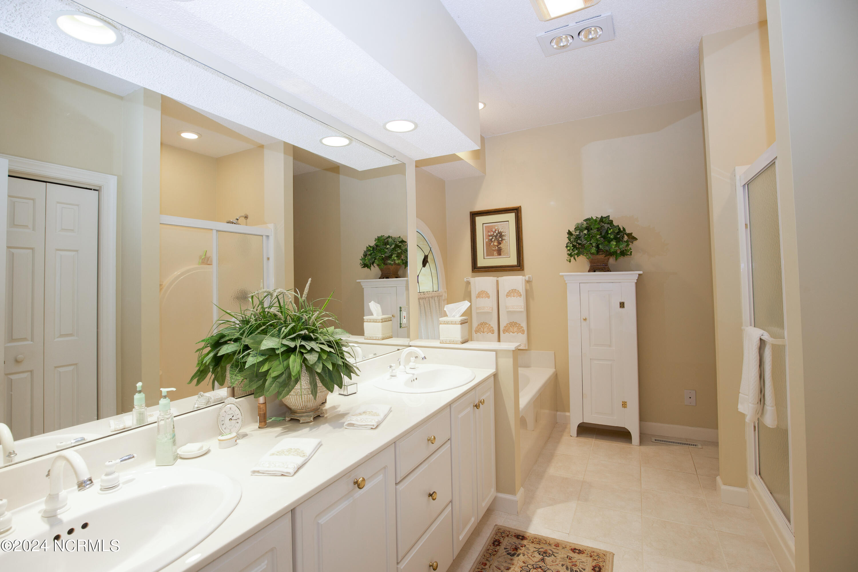 45 Pinewild Drive Pinehurst, NC 28374 - Photo 28 of 50 En-suite in Primary BR