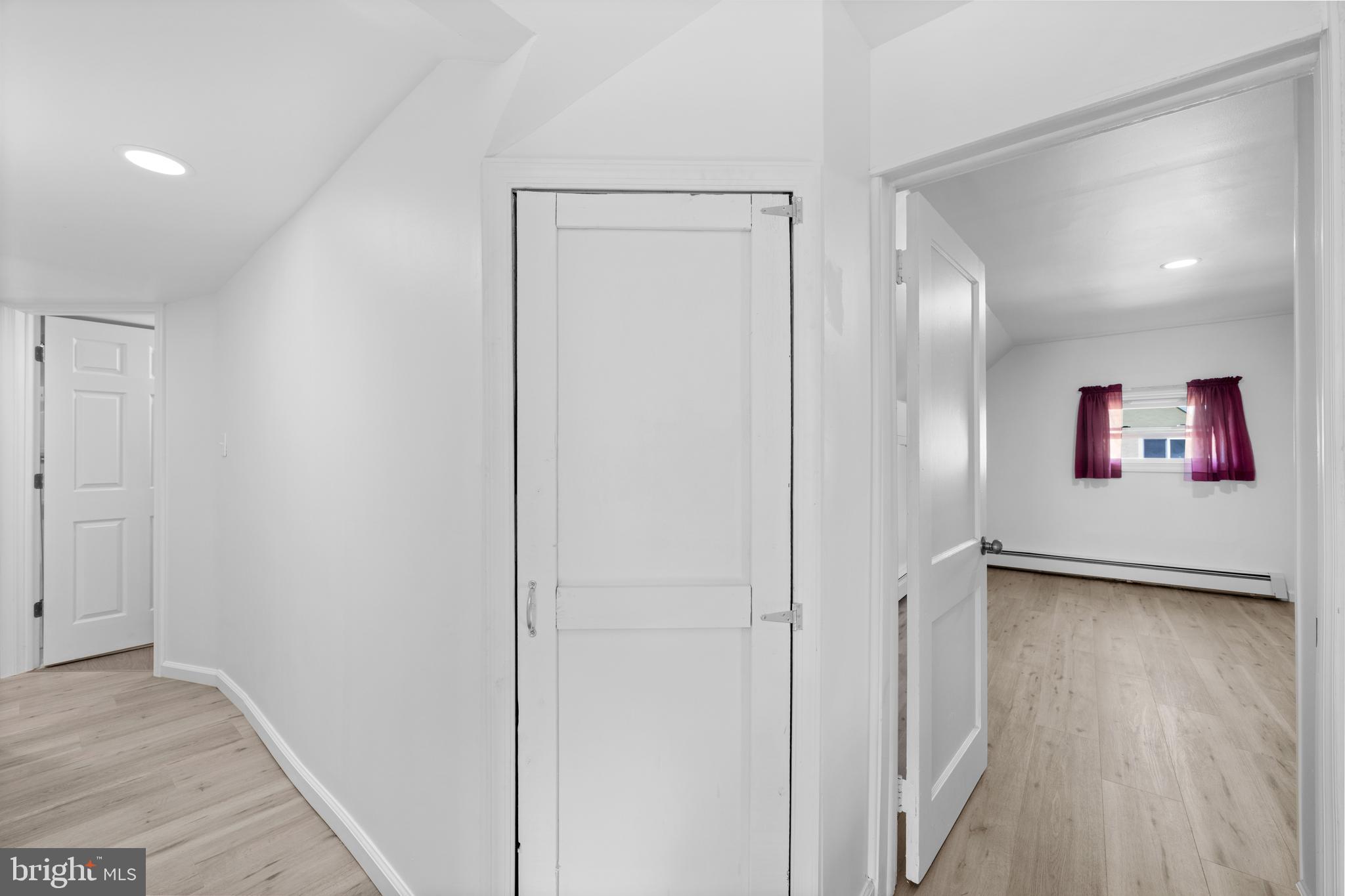 1504 Montgomery Road Wilmington, DE 19805 - Photo 18 of 35 Second floor hallway