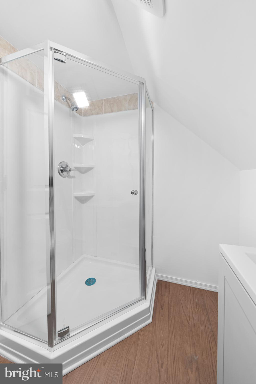 1504 Montgomery Road Wilmington, DE 19805 - Photo 23 of 35 Second floor full bathroom