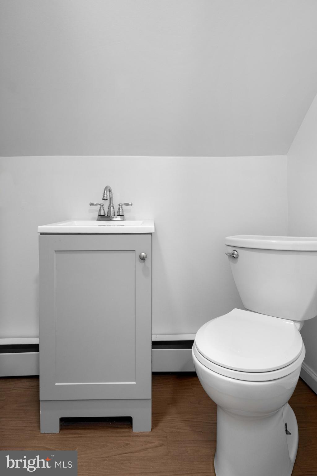 1504 Montgomery Road Wilmington, DE 19805 - Photo 24 of 35 Second floor full bathroom