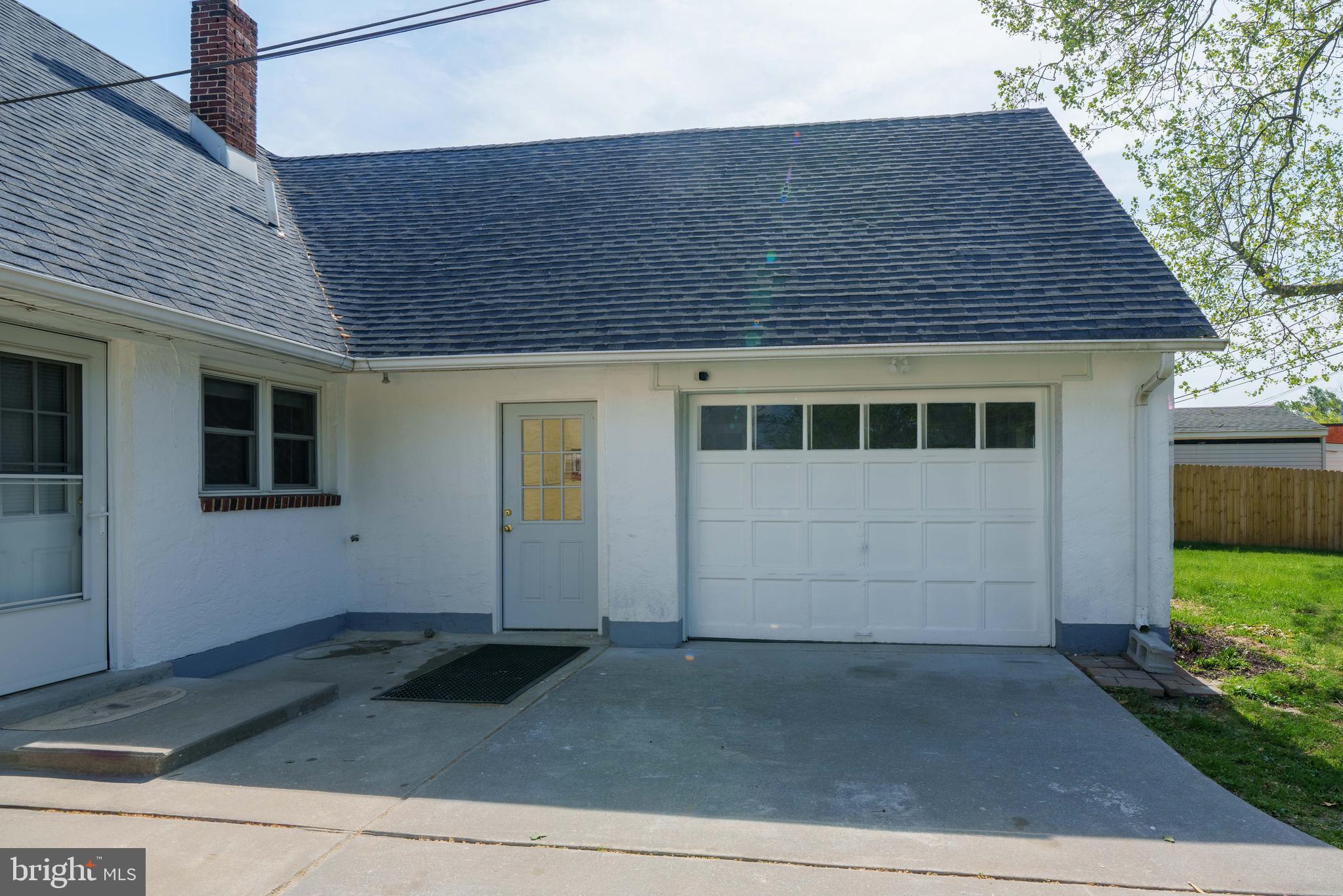 1504 Montgomery Road Wilmington, DE 19805 - Photo 25 of 35 Garage