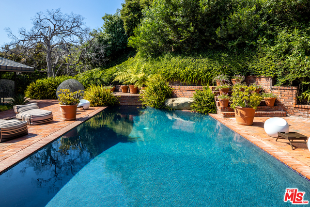 1375 Summitridge Place Beverly Hills, CA 90210 - Photo 17 of 21