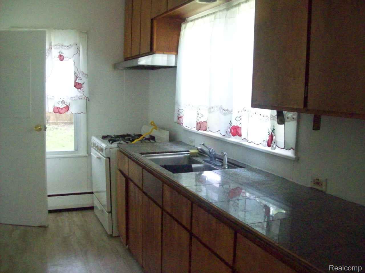 455 Jordon Road Pontiac, MI 48342 - Photo 10 of 17 KITCHEN