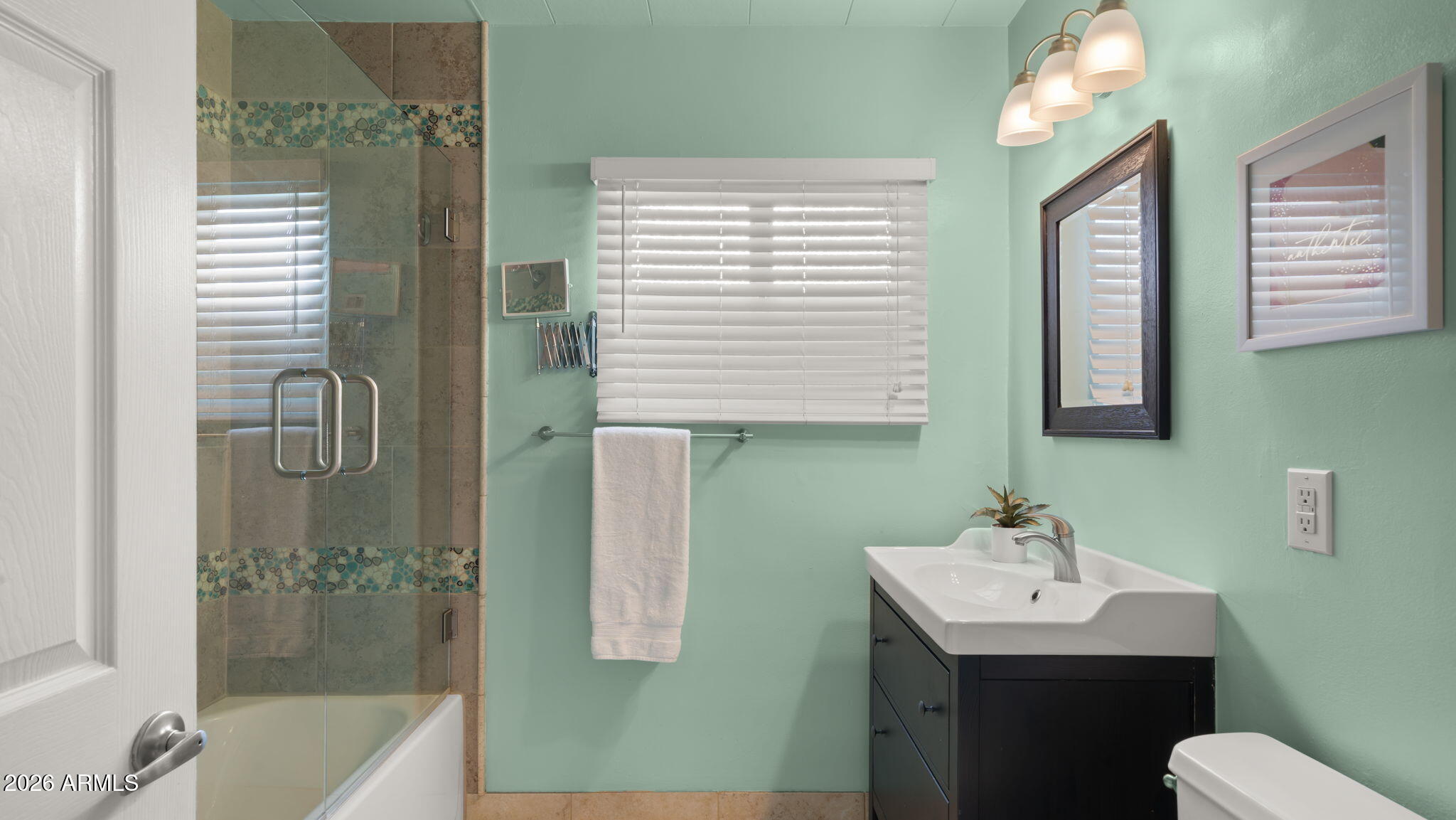 218 West Roma Avenue Phoenix, AZ 85013 - Photo 21 of 50 Guest Bathroom