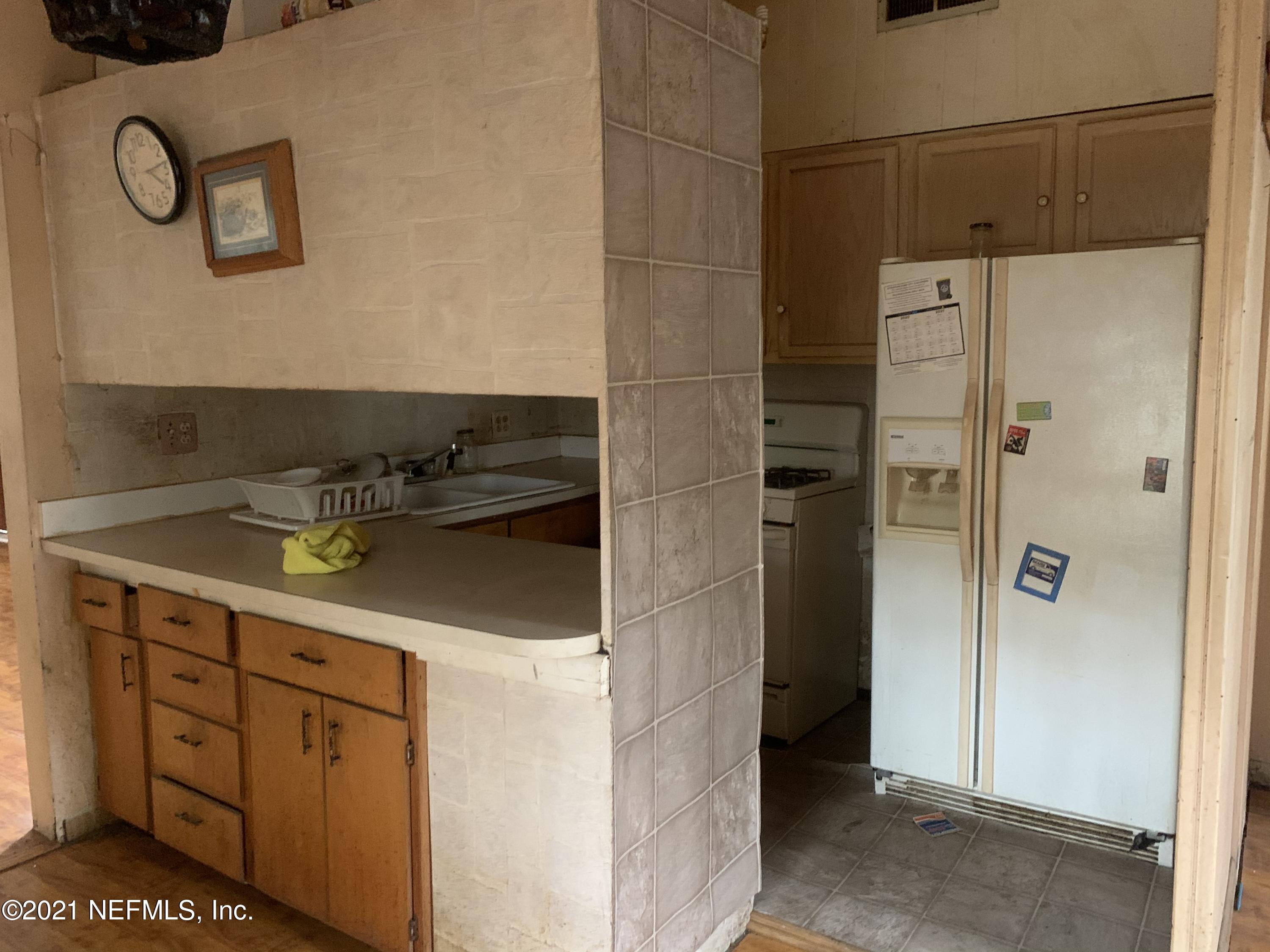 3852 Grant Road Jacksonville, FL 32207 - Photo 11 of 25 a bathroom with a sink and a mirror
