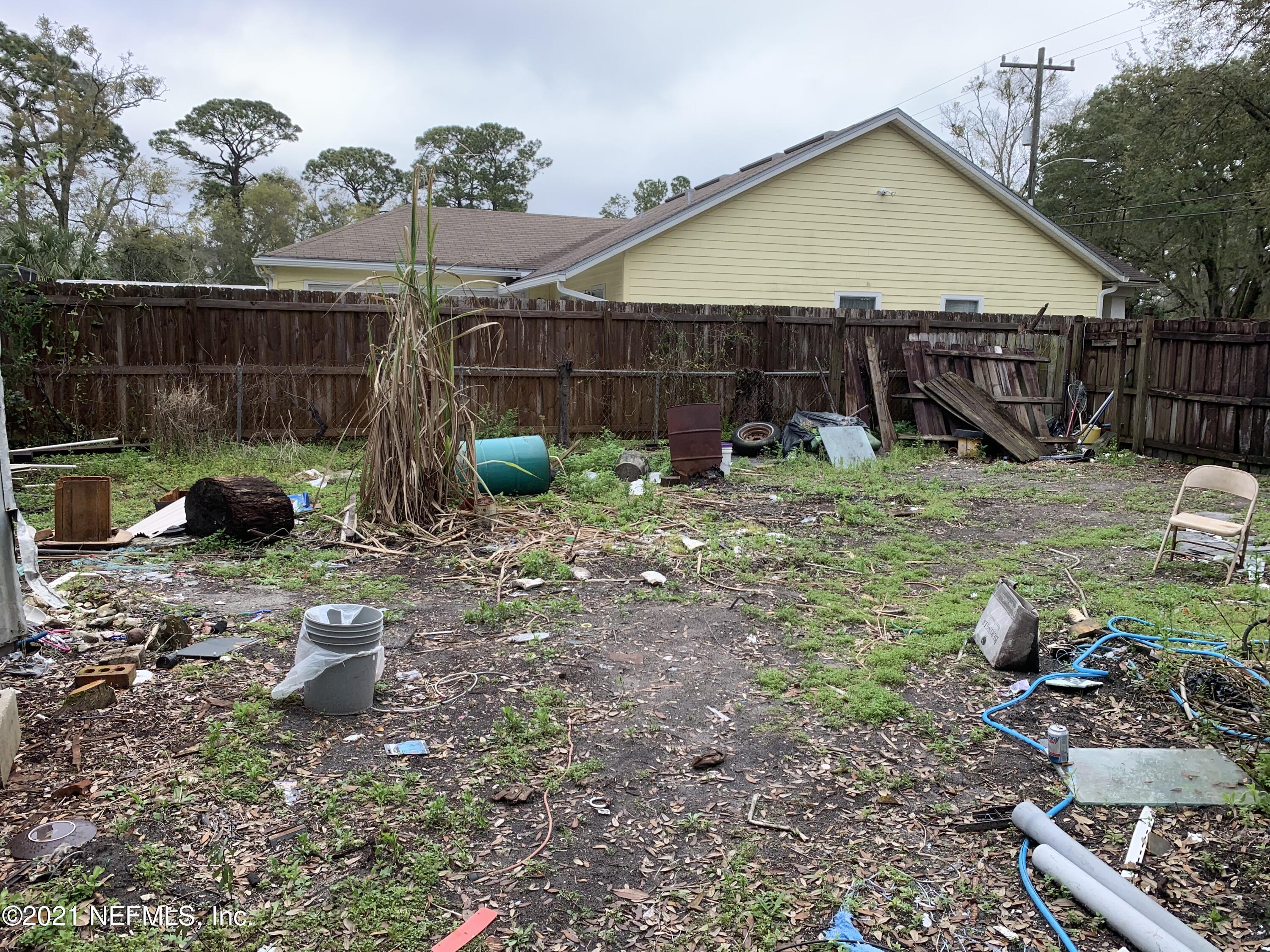 3852 Grant Road Jacksonville, FL 32207 - Photo 17 of 25 a view of backyard with green space