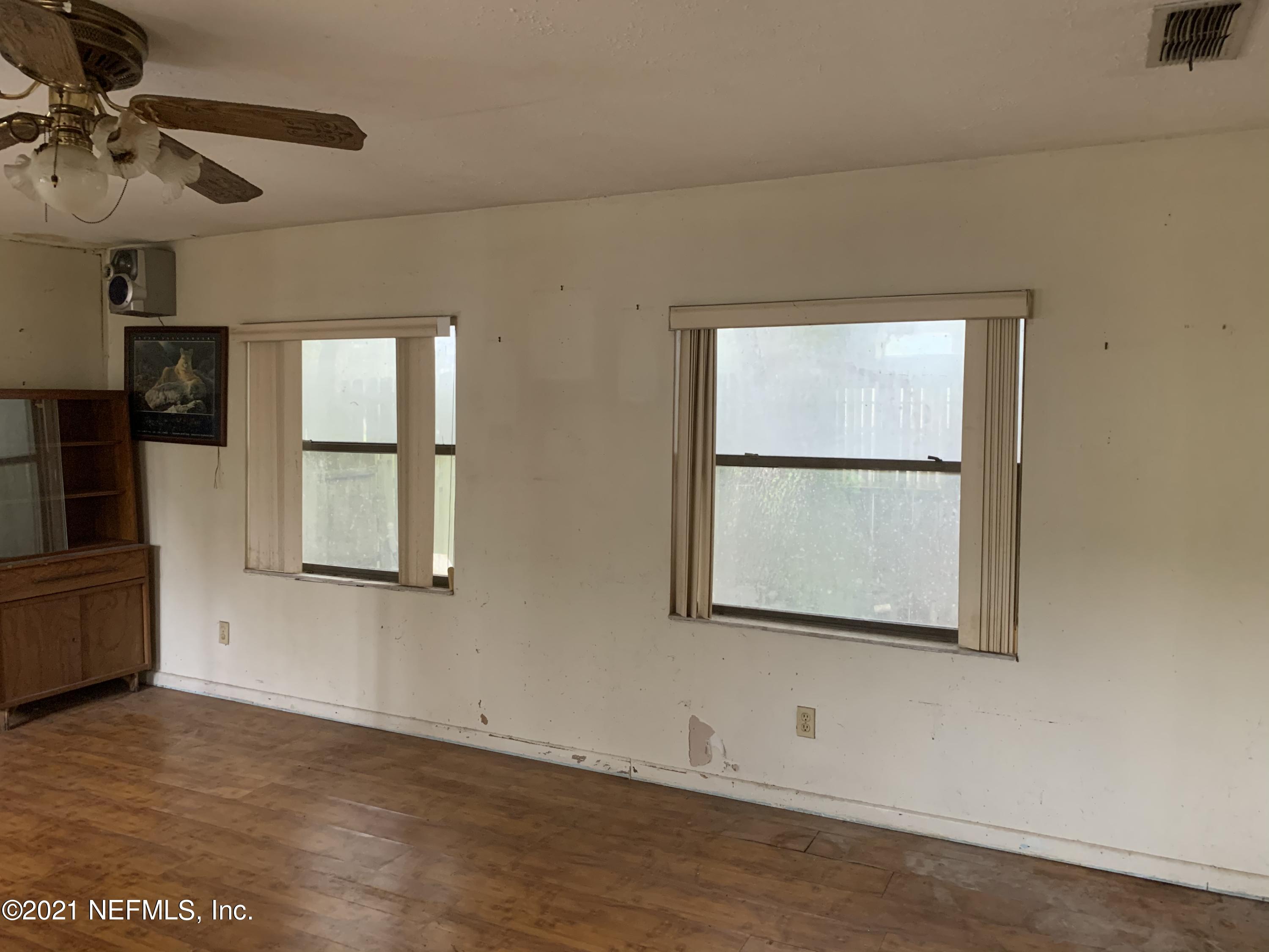 3852 Grant Road Jacksonville, FL 32207 - Photo 18 of 25 an empty room with windows and cabinet