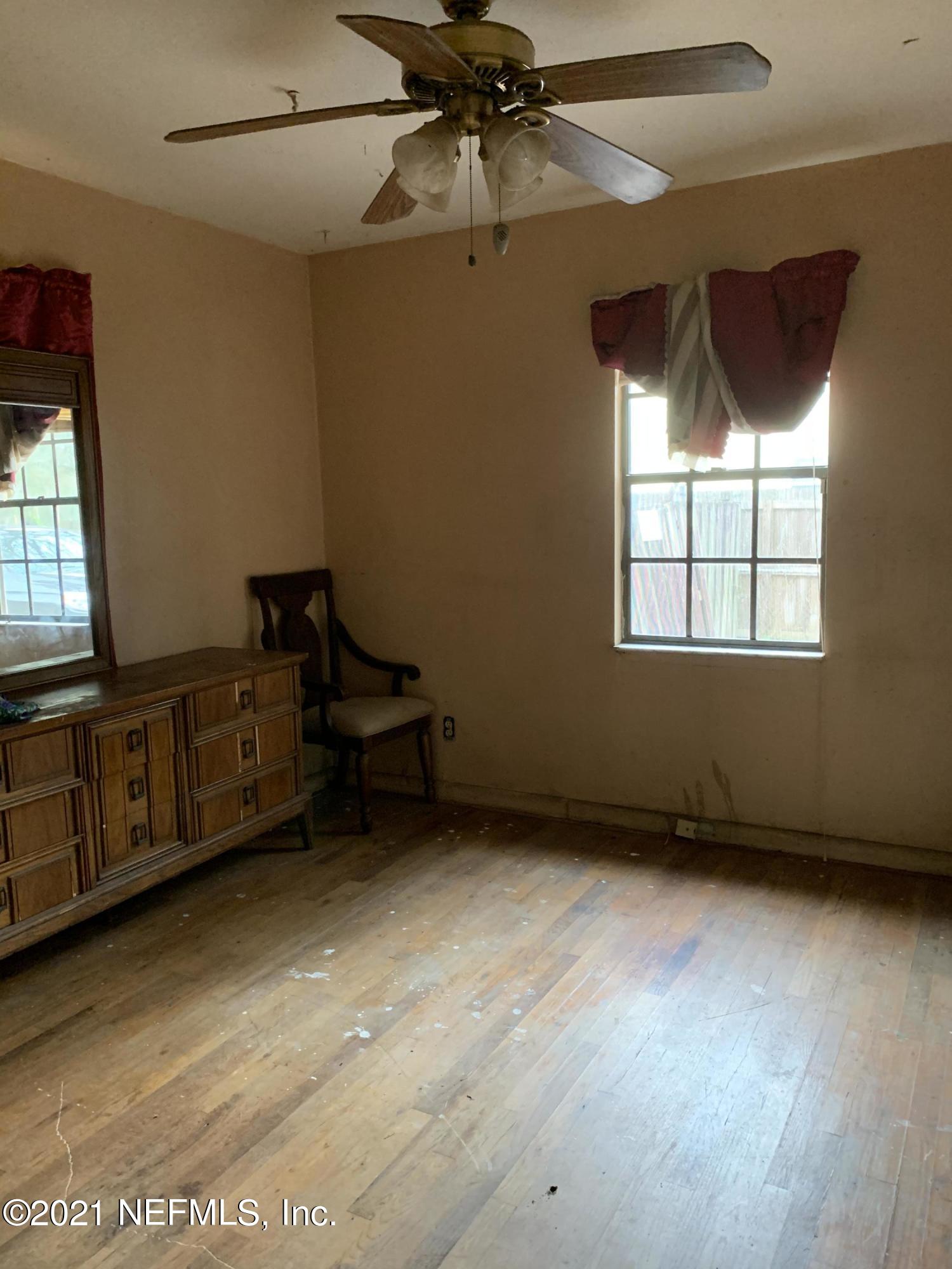 3852 Grant Road Jacksonville, FL 32207 - Photo 3 of 25 a view of an empty room with a window