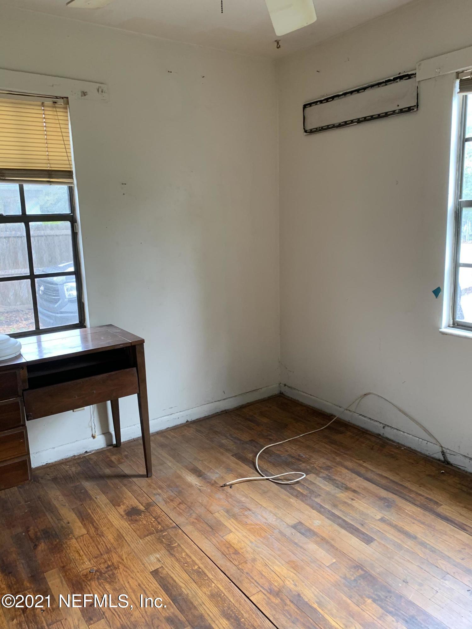 3852 Grant Road Jacksonville, FL 32207 - Photo 6 of 25 a view of an empty room with a window