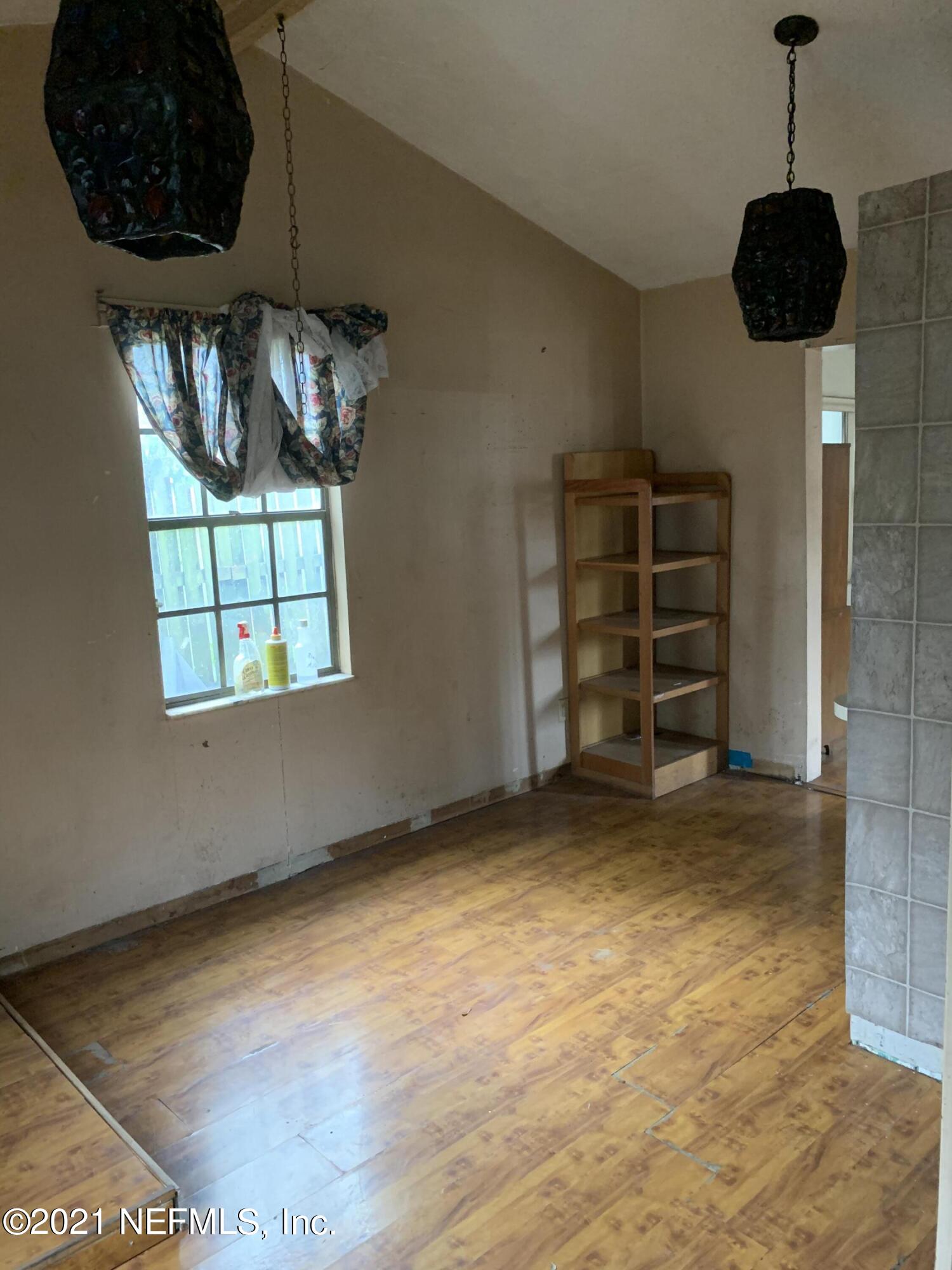 3852 Grant Road Jacksonville, FL 32207 - Photo 7 of 25 an empty room with windows