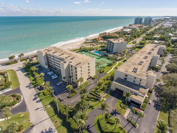 $4,000 | 3939 Ocean Drive, Unit 204B, Vero Beach, FL 32963