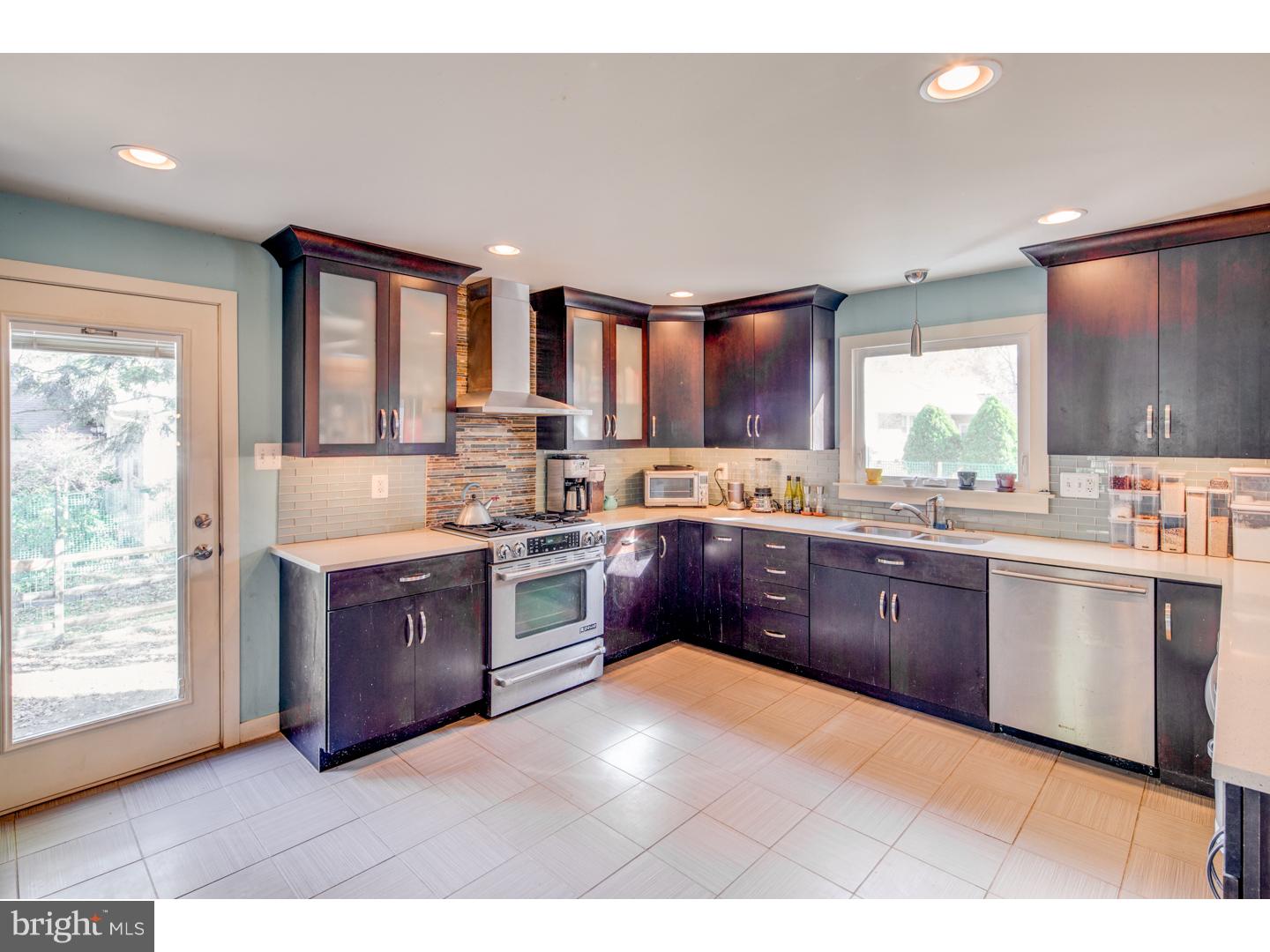 527 Tarrington Road Cherry Hill, NJ 08034 - Photo 7 of 25