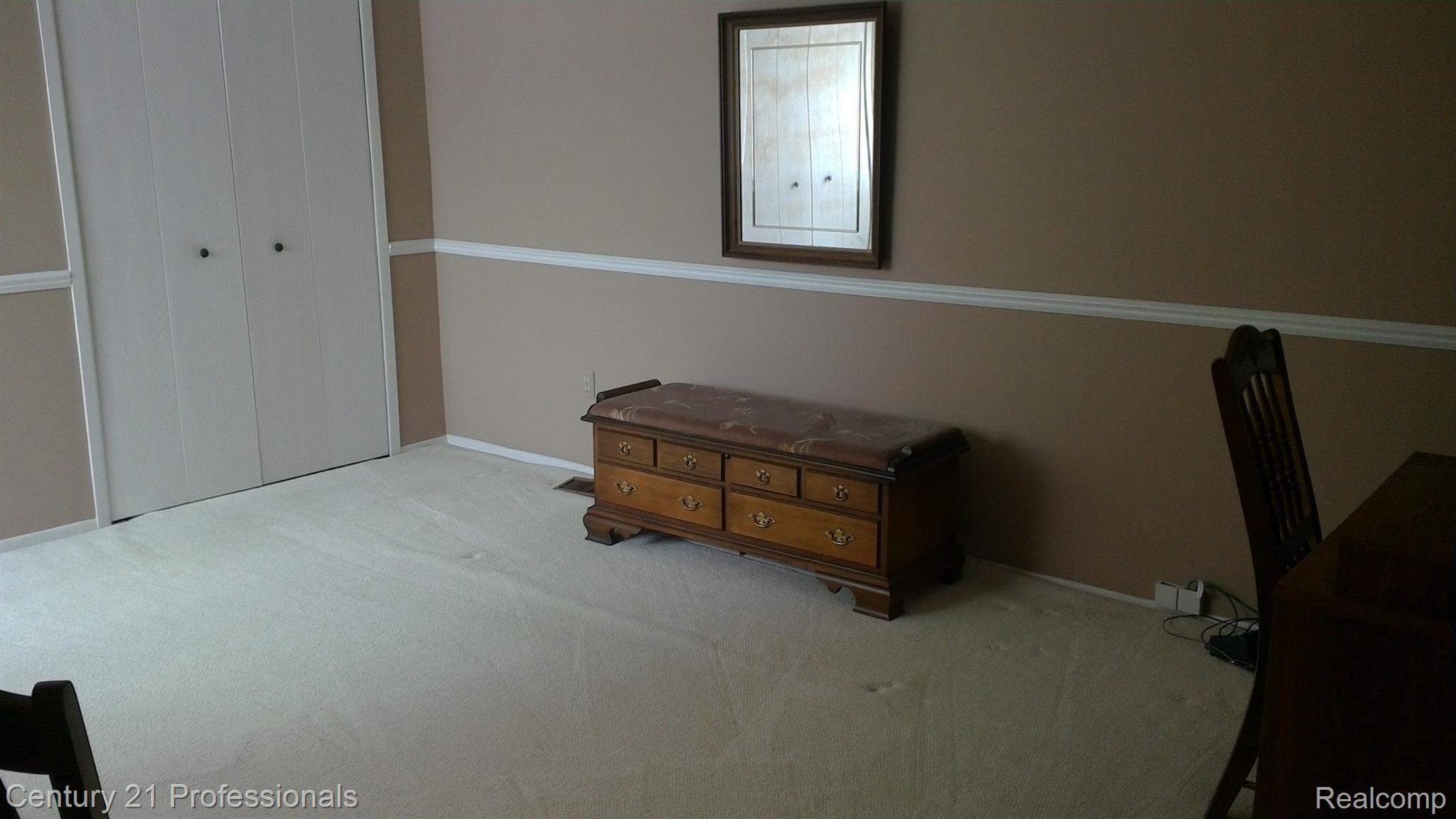 628 Tennyson Rochester, MI 48307 - Photo 25 of 32 Bedroom 2 with 2 closets