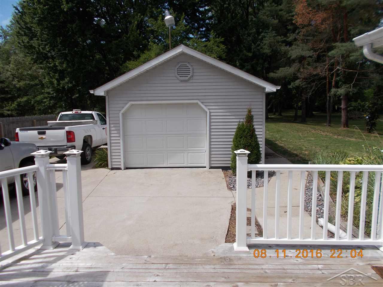3566 South Graham Road Saginaw, MI 48609 - Photo 6 of 11 31300204-5.JPG