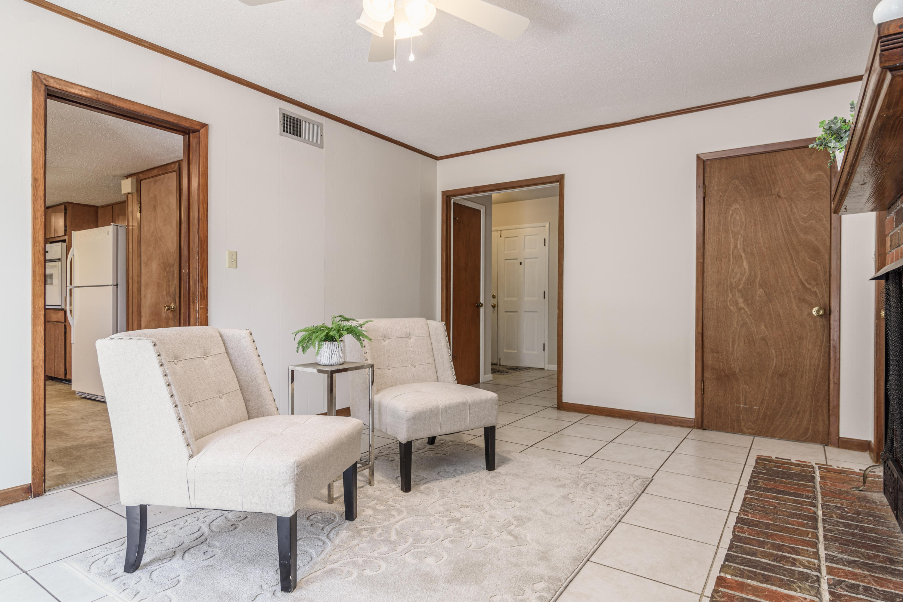187 Country Club Road Shalimar, FL 32579 - Photo 23 of 68 a living room with furniture and a rug