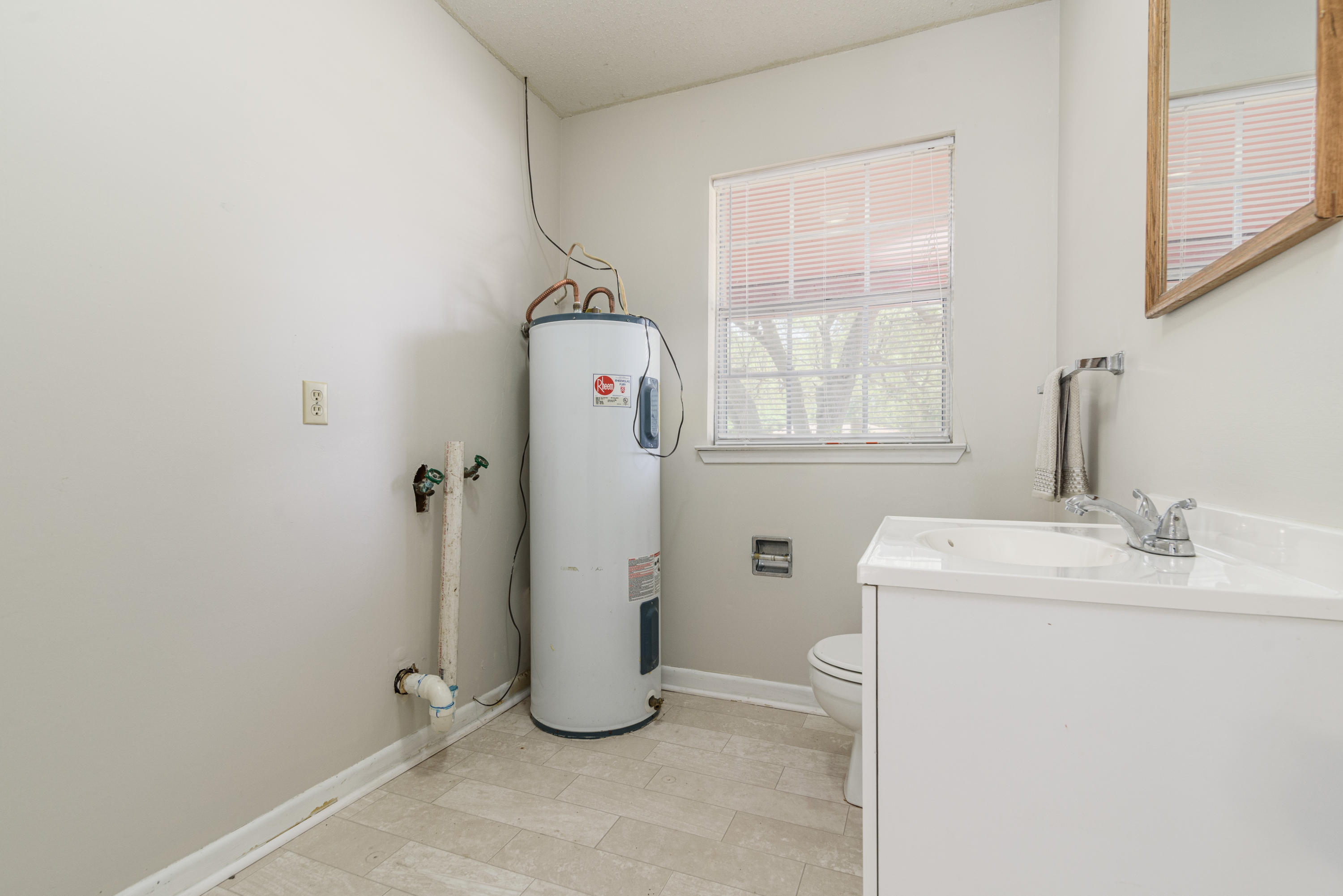 187 Country Club Road Shalimar, FL 32579 - Photo 25 of 68 a bathroom with a sink and a washing machine