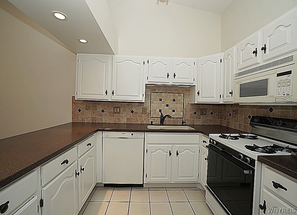1681 Maple Road, Unit B Amherst, NY 14221 - Photo 18 of 31 Gallery Image 18