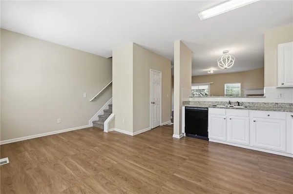 $2,050 | 2335 Meadow Peak Point, Duluth, GA 30097