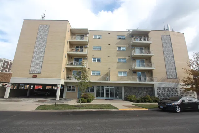 $150,000 | 7929 West Grand Avenue, Unit 405, Elmwood Park, IL 60707