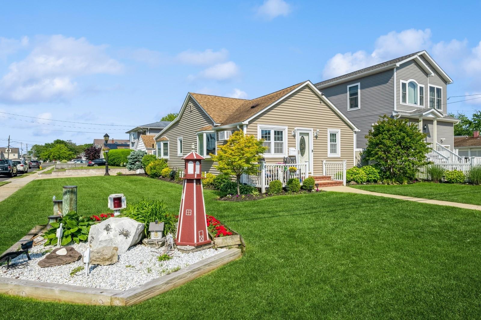 View of front of house with a front lawn