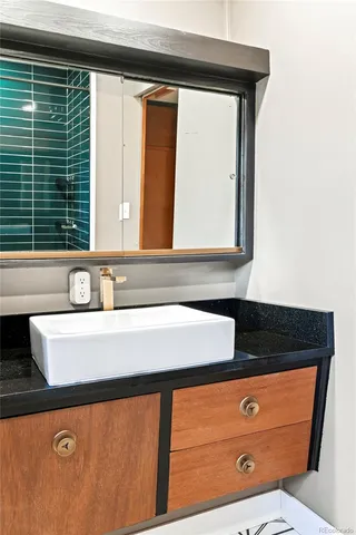 a close view of sink