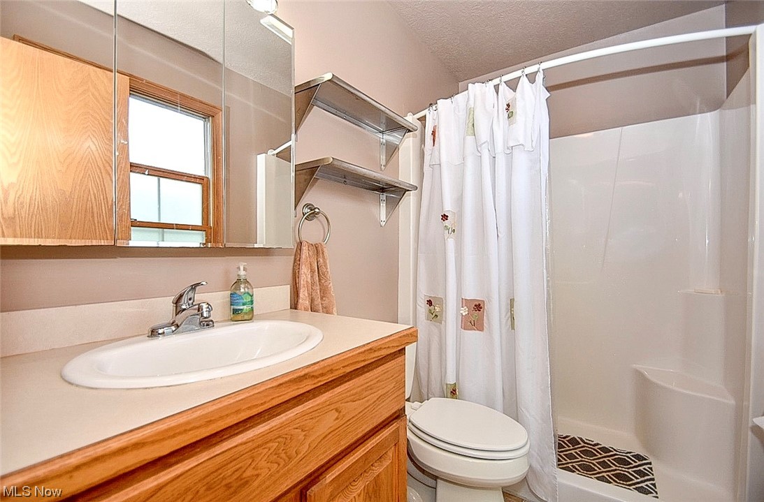 2332 Canfield Road Akron, OH 44312 - Photo 15 of 33 Main floor full bathroom