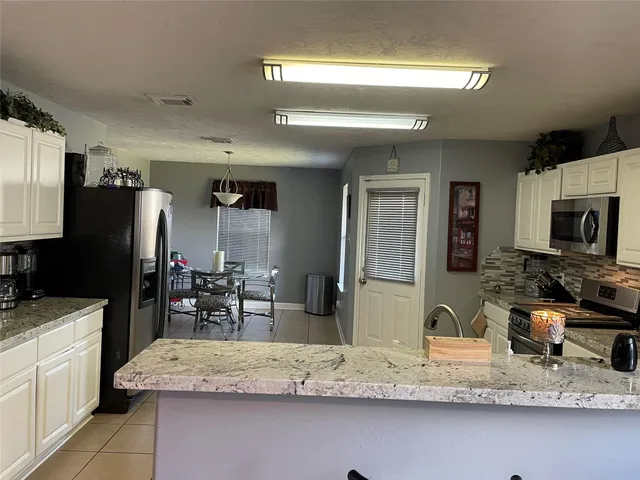 $2,370 | 9418 Fillmont Lane, Houston, TX 77044