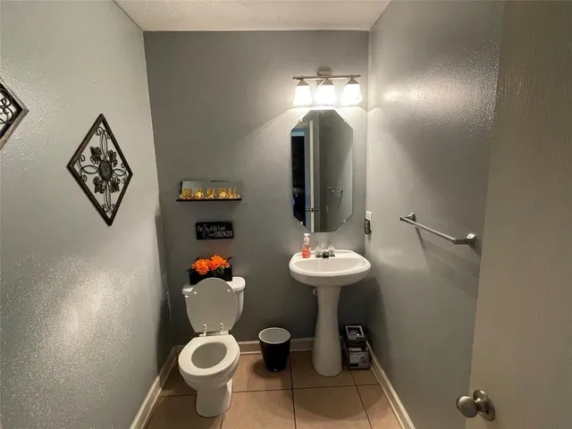 $2,370 | 9418 Fillmont Lane, Houston, TX 77044