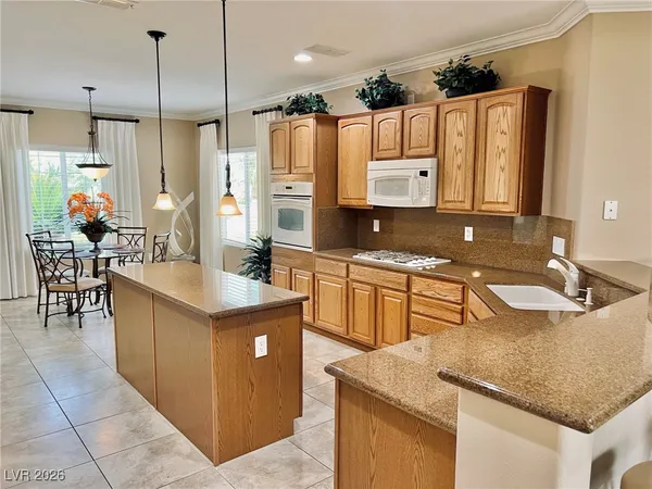 $2,590 | 2192 Canyon Ville Drive, Henderson, NV 89044