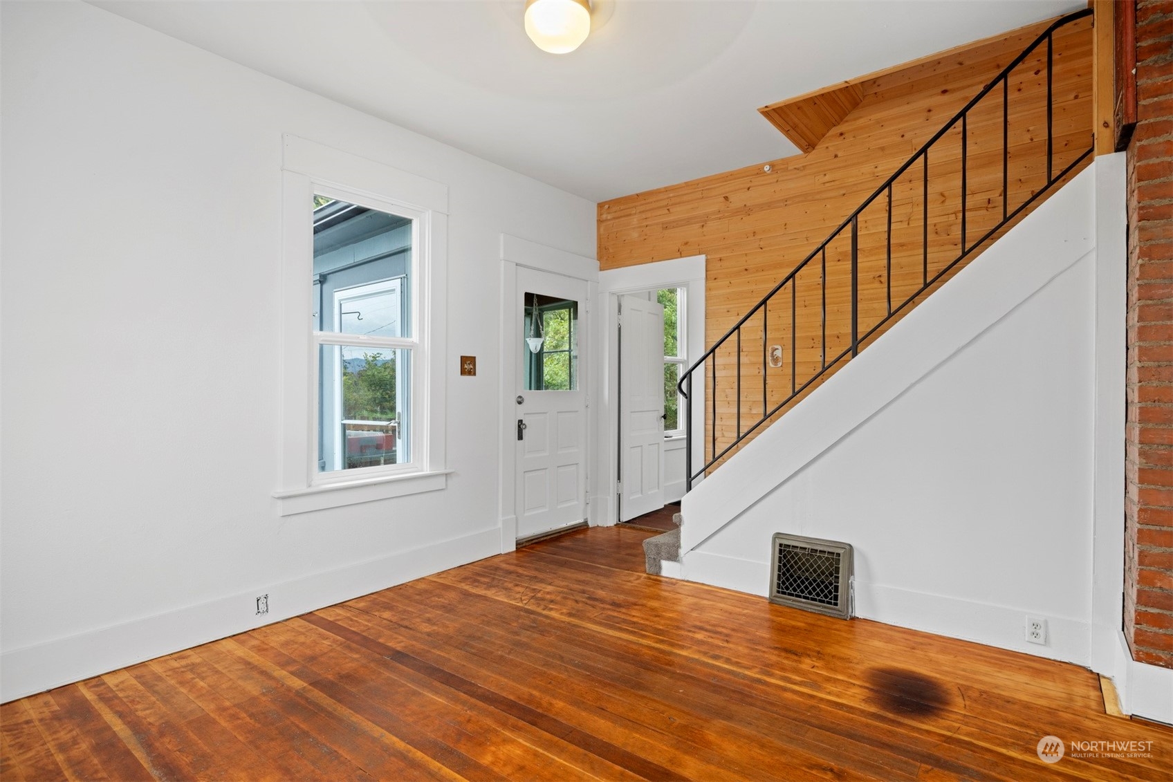 1237 Franklin Street Bellingham, WA 98225 - Photo 4 of 37 Gallery Image 4
