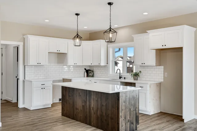 $499,900 | 845 Crockett Drive, Holmen, WI 54636