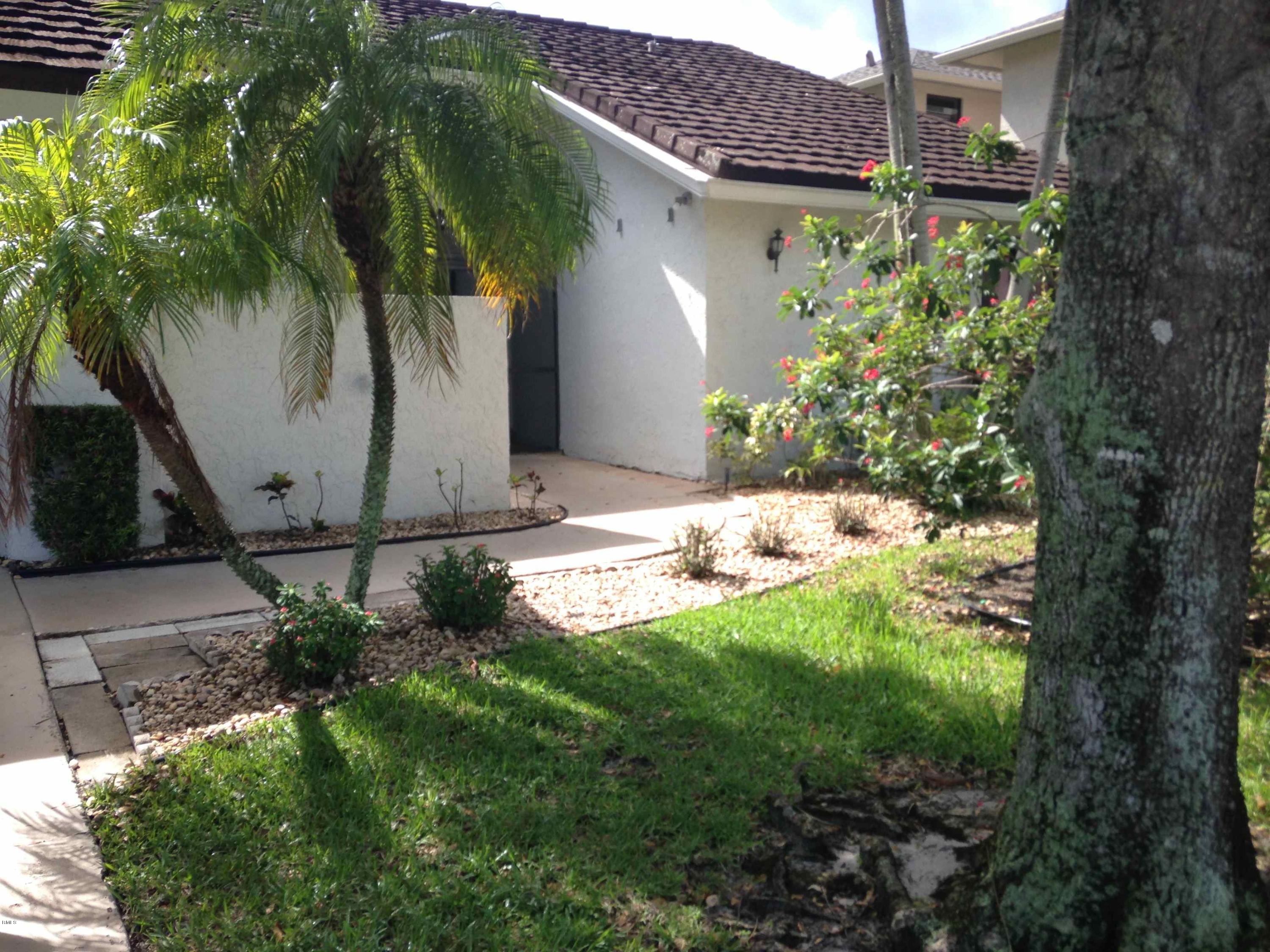 7499 Malibu Crescent Boca Raton, FL 33433 - Photo 1 of 15 Front