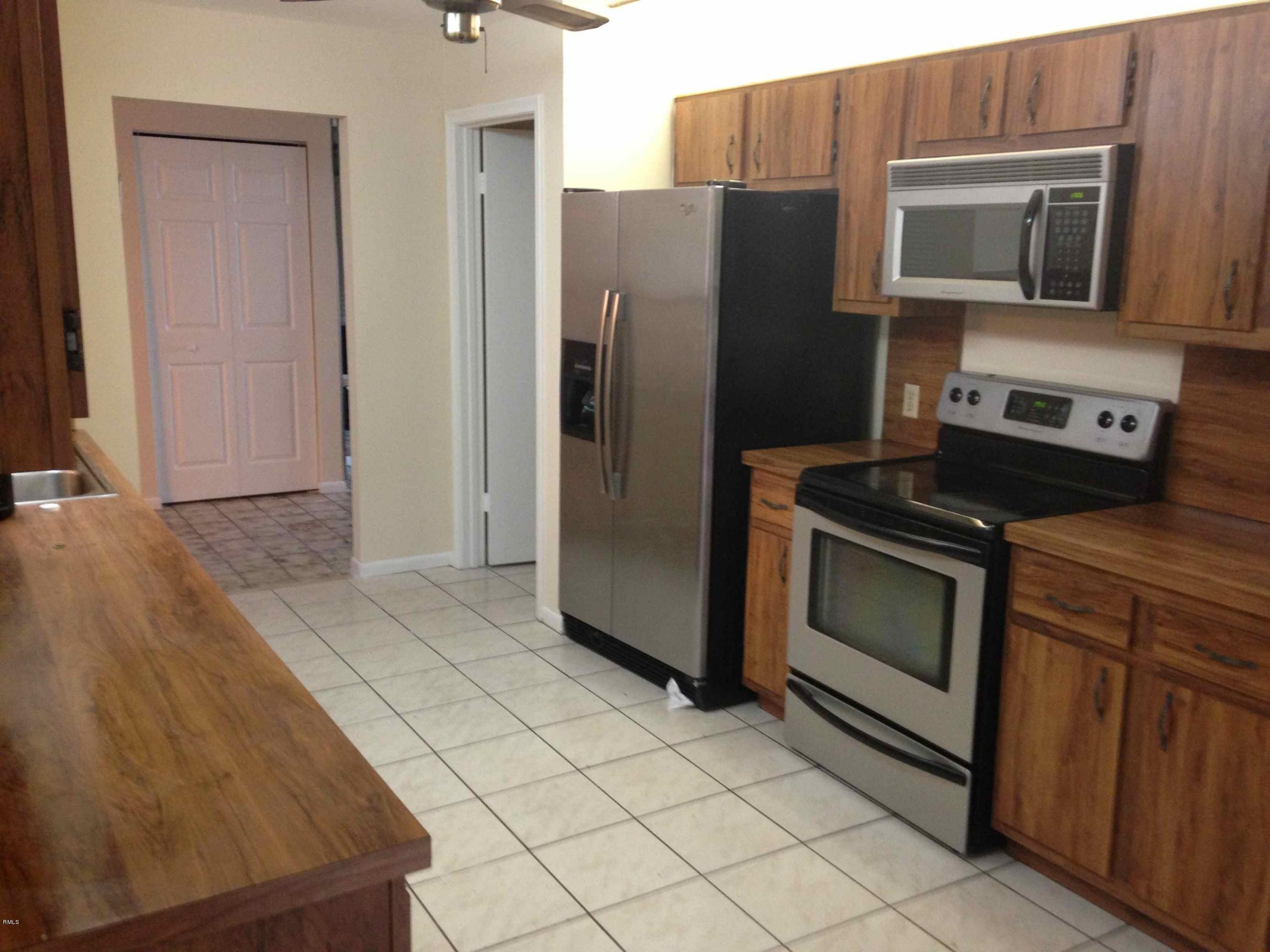 7499 Malibu Crescent Boca Raton, FL 33433 - Photo 3 of 15 Kitchen