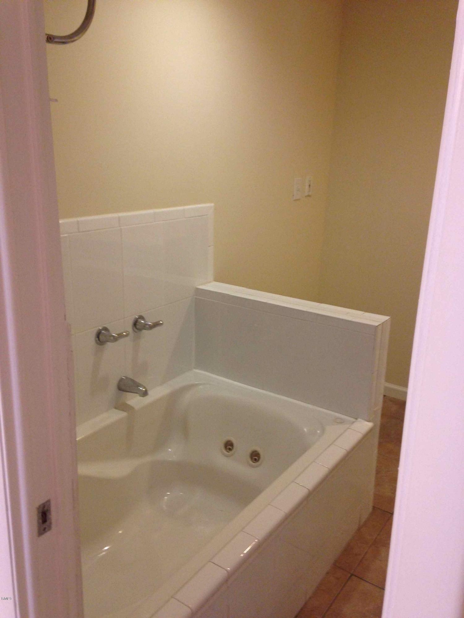 7499 Malibu Crescent Boca Raton, FL 33433 - Photo 9 of 15 master bath