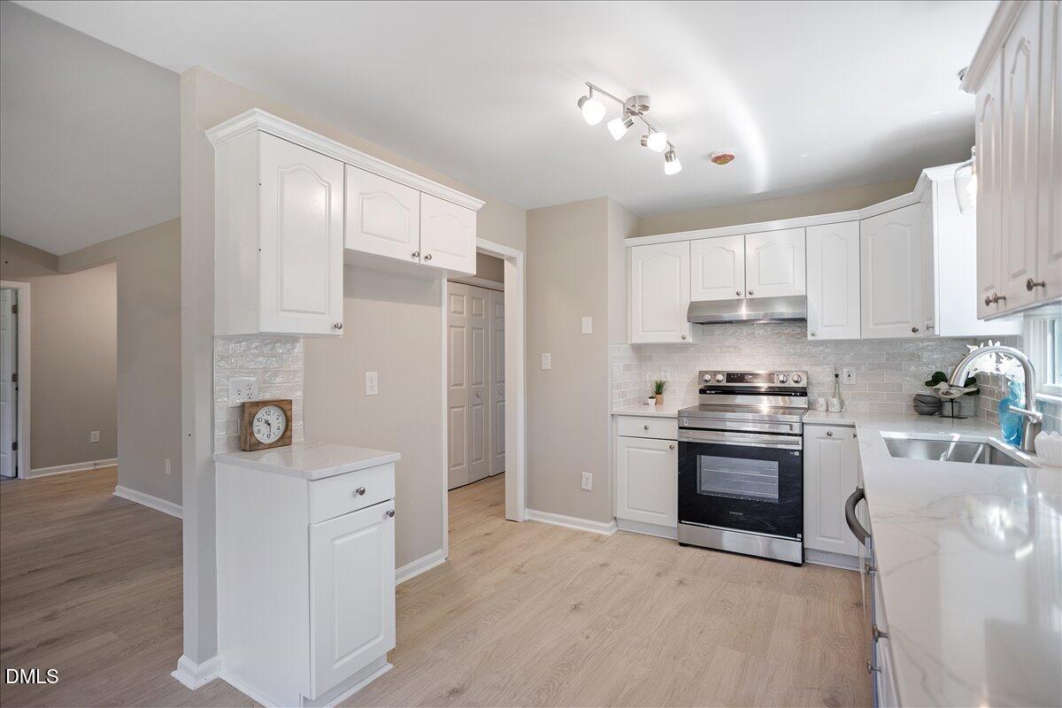 31 Fieldview Court Angier, NC 27501 - Photo 6 of 25 a kitchen with stainless steel appliances granite countertop a stove and a refrigerator